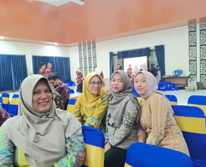 Guru SMA Tunas Patria Ungaran mengikuti seminar deep learning di ngudi waluyo